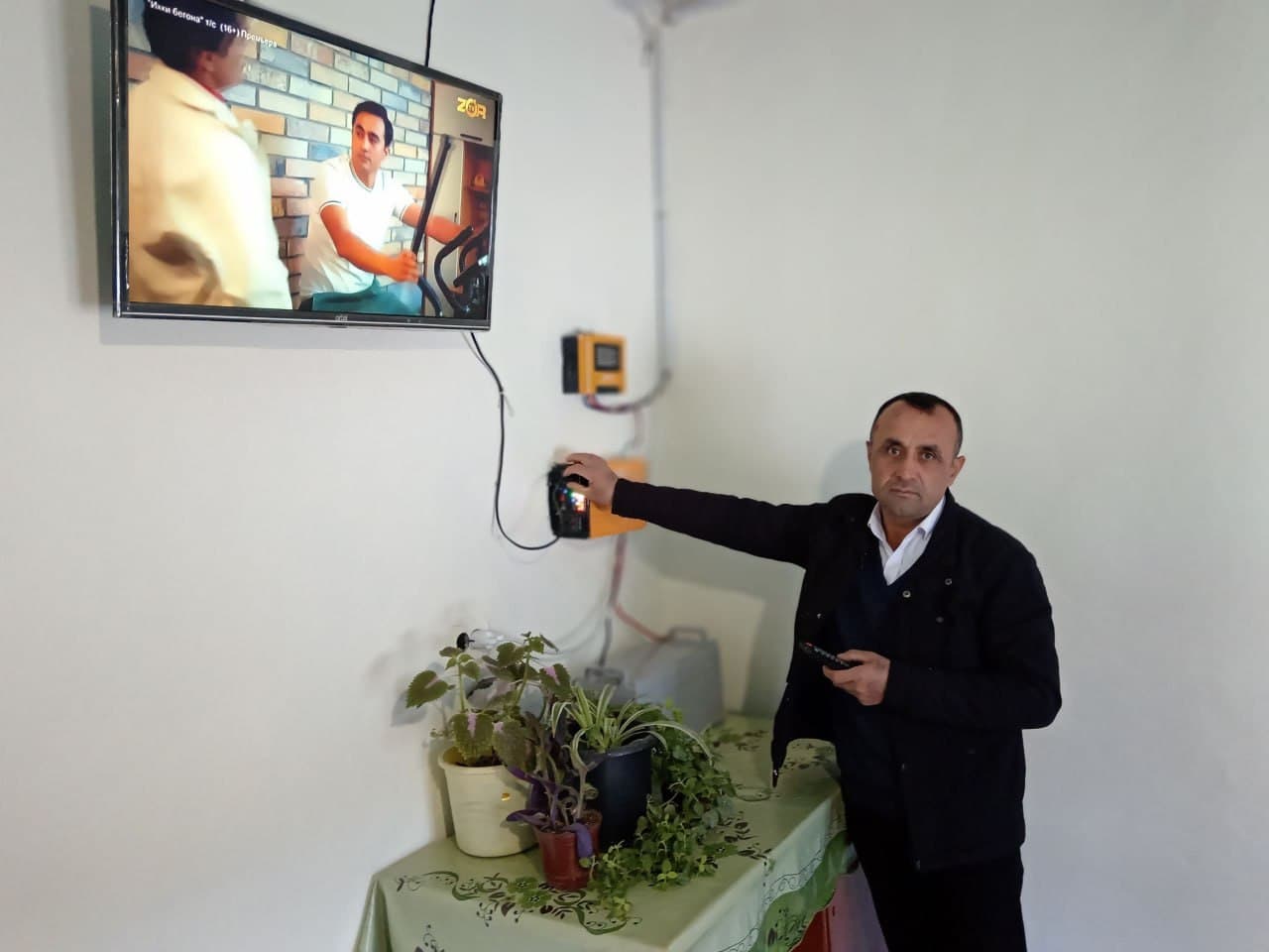 Vobkent: “Niyozxoʻja”da Alisher Roʻziyev xonadoni ham quyosh paneliga ega boʻldi