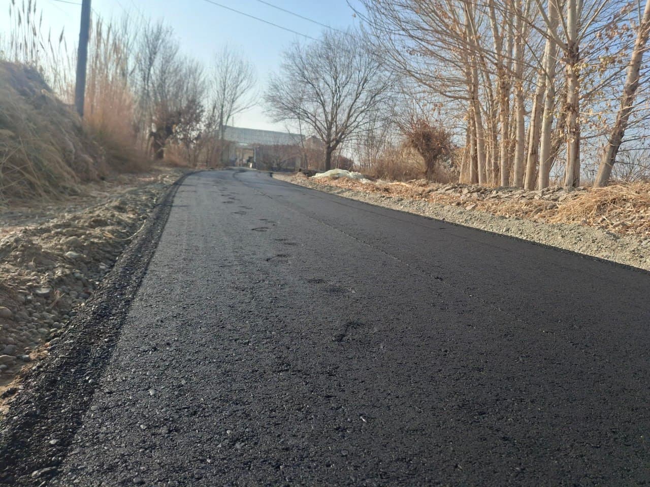 Қоракўл: “Ташаббусли бюджет” туфайли Қуйи Янгибозор маҳалласи йўли асфальтлаштирилмоқда