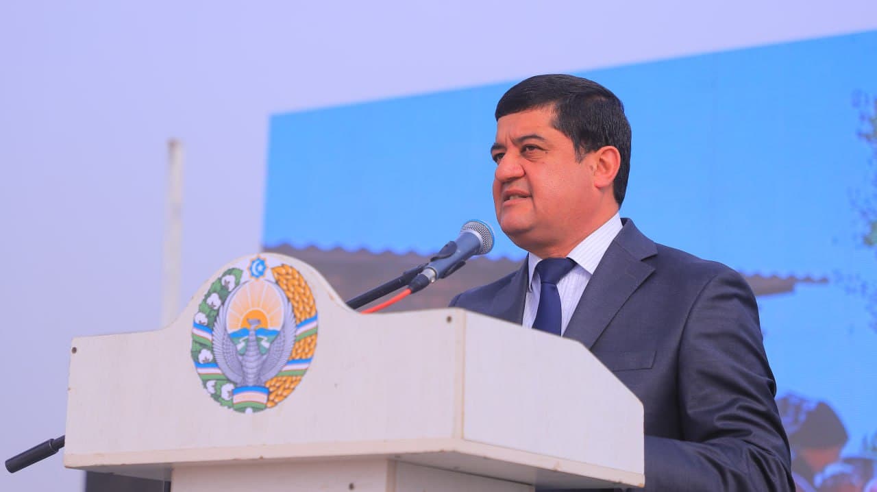 Қоракўлдаги "ҳосил байрами"да илғор теримчига "Дамас" берилди