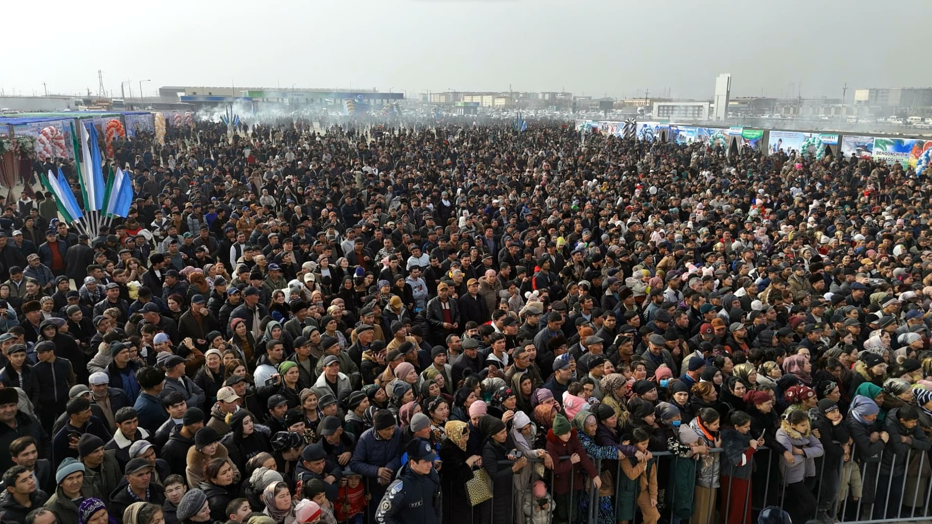 Қоракўлдаги "ҳосил байрами"да илғор теримчига "Дамас" берилди