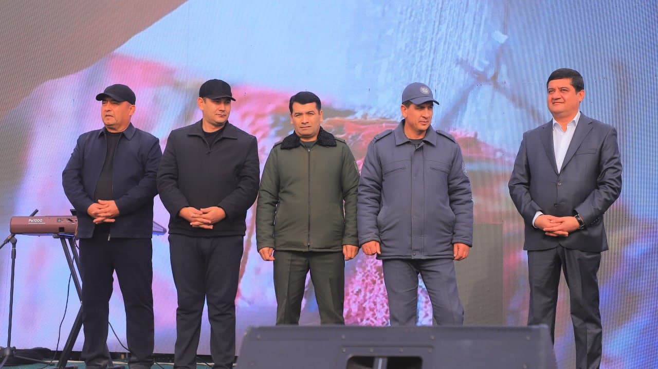 Қоракўлдаги "ҳосил байрами"да илғор теримчига "Дамас" берилди