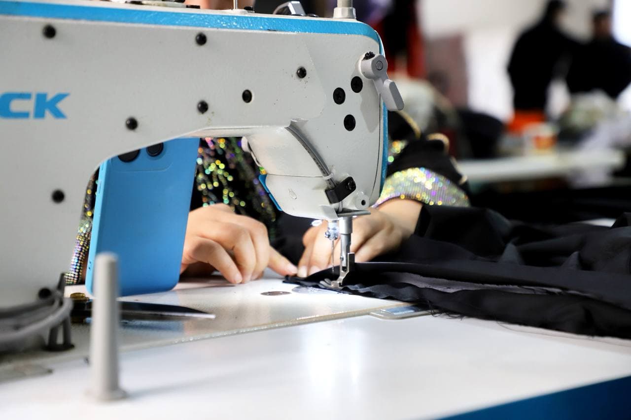 Buxoro tumani: “Zarmanoq” mahallasida “Sangina Shohjahon” MCHJ xotin-qizlarni ish bilan taʼminlamoqda