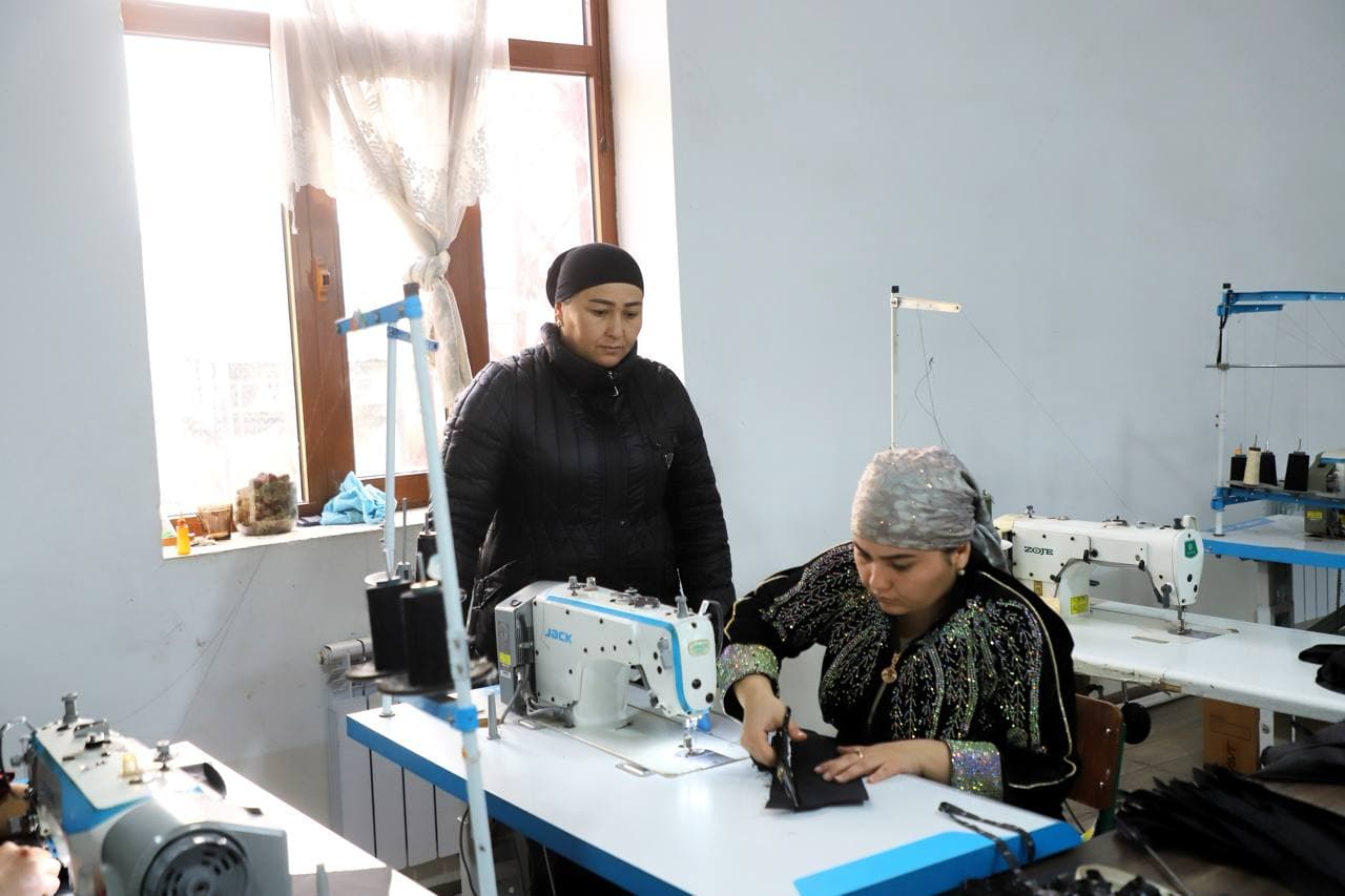 Buxoro tumani: “Zarmanoq” mahallasida “Sangina Shohjahon” MCHJ xotin-qizlarni ish bilan taʼminlamoqda