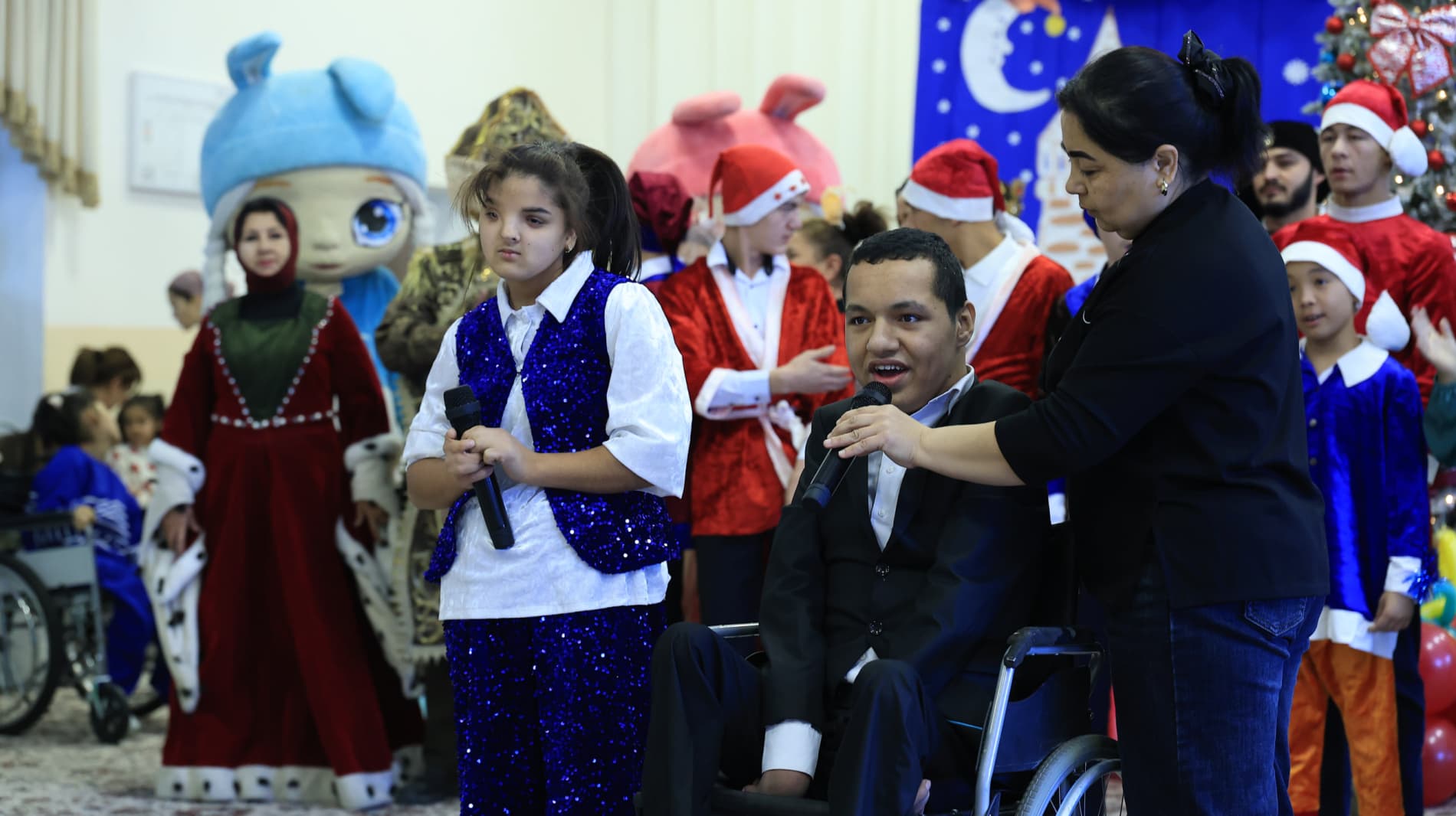 Botir Zaripov “Muruvvat uyi”dagi bolajonlarga “Prezident sovg‘asi”ni topshirdi