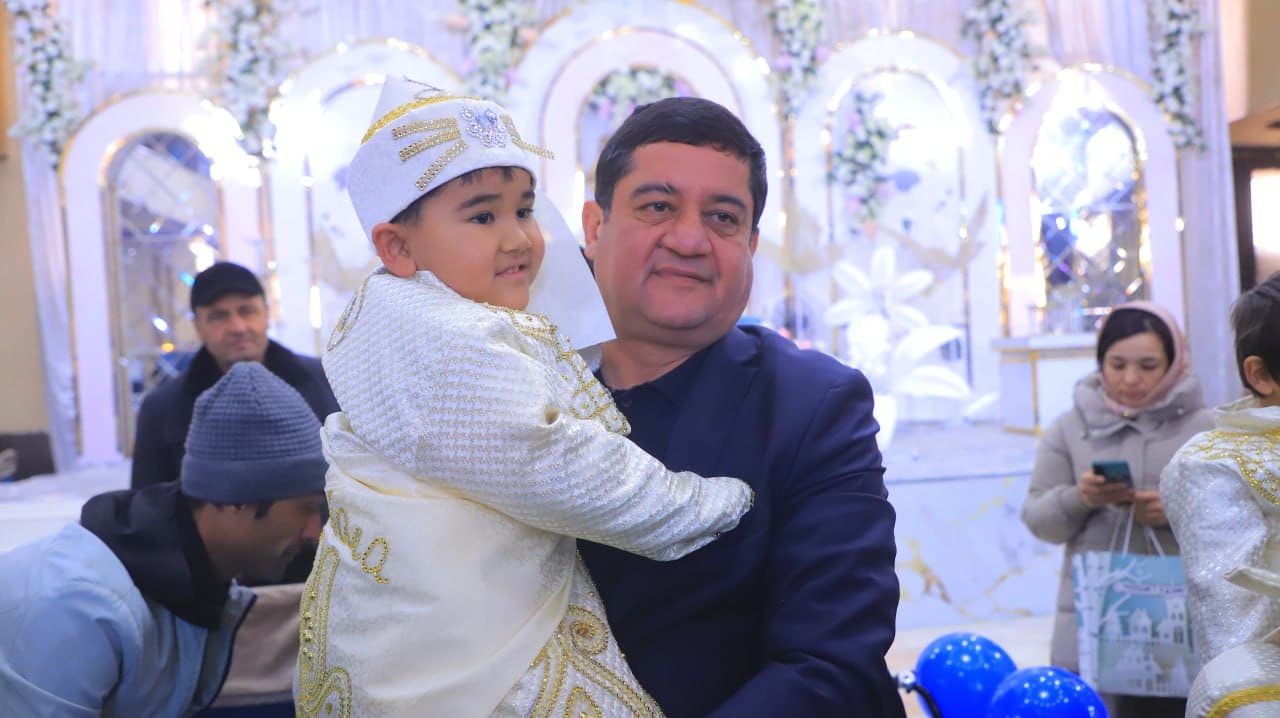 Қоракўлда 12 нафар болажоннинг суннат тўйи нишонланди