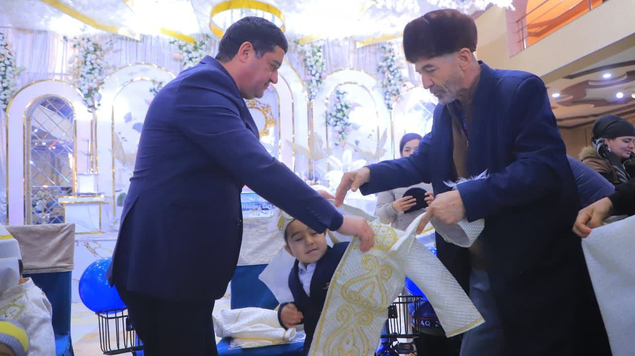 Қоракўлда 12 нафар болажоннинг суннат тўйи нишонланди