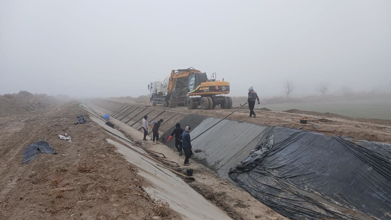 Romitan: “Xoʻjaubon” va “Hazorbogʻ” kanallari oʻzanining 17 km qismi rekonstruksiya qilinmoqda