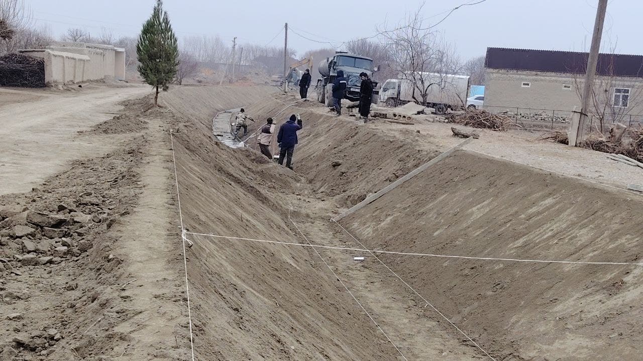 Romitan: “Xoʻjaubon” va “Hazorbogʻ” kanallari oʻzanining 17 km qismi rekonstruksiya qilinmoqda