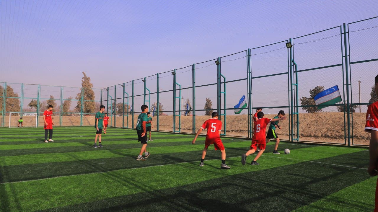 Qorakoʻl: yosh sportsevarlar uchun mini futbol maydoni foydalanishga topshirildi