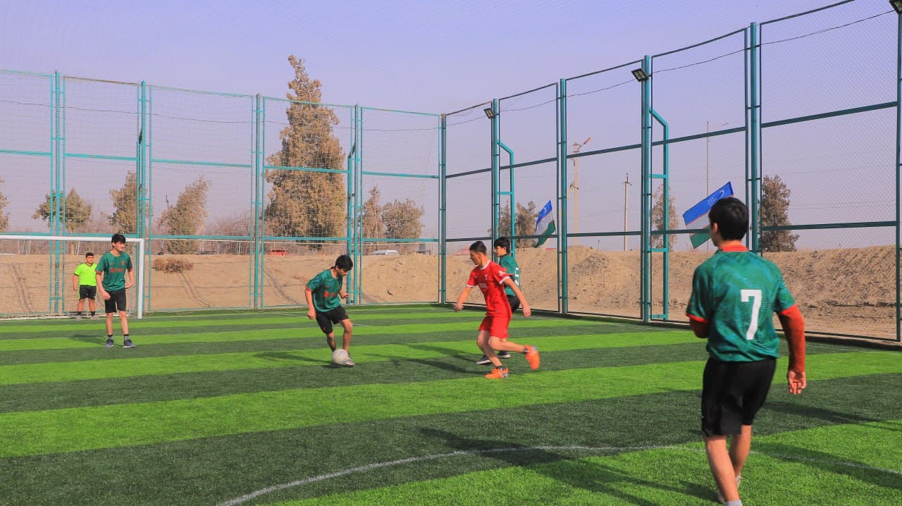 Qorakoʻl: yosh sportsevarlar uchun mini futbol maydoni foydalanishga topshirildi