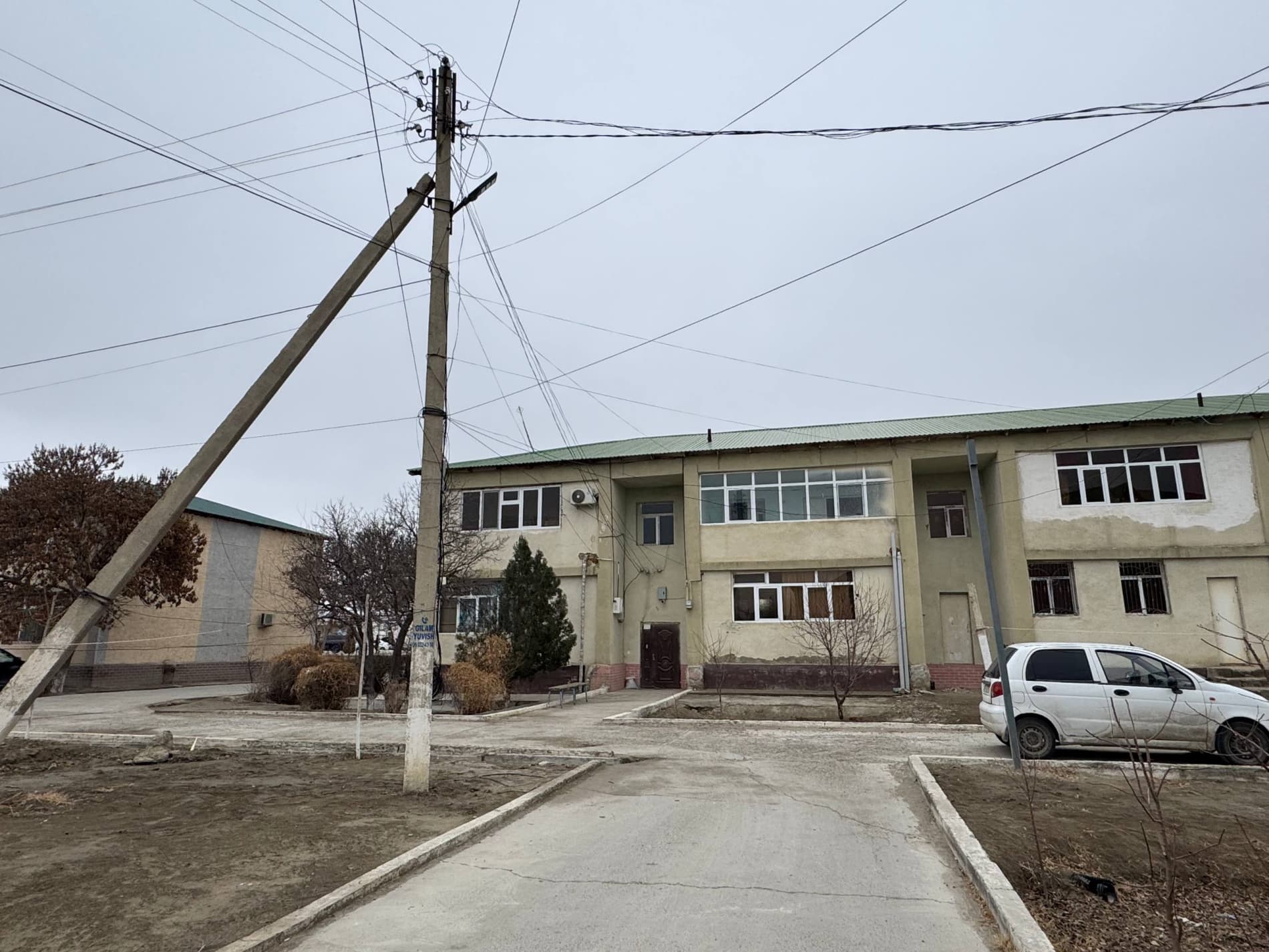 Shofirkon: “Joʻshura” va boshqa mahallalarda elektr energiyasi tarmogʻi modernizatsiya qilinmoqda