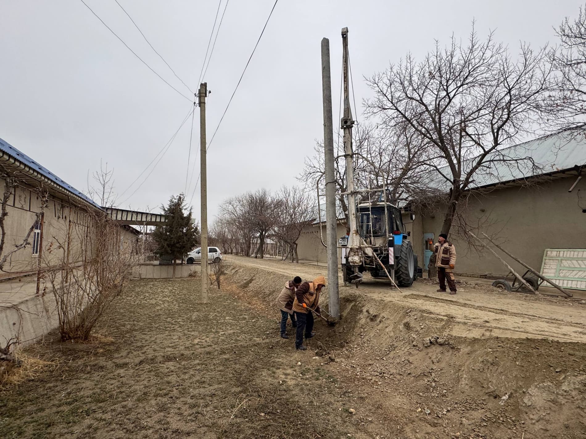 Shofirkon: “Joʻshura” va boshqa mahallalarda elektr energiyasi tarmogʻi modernizatsiya qilinmoqda