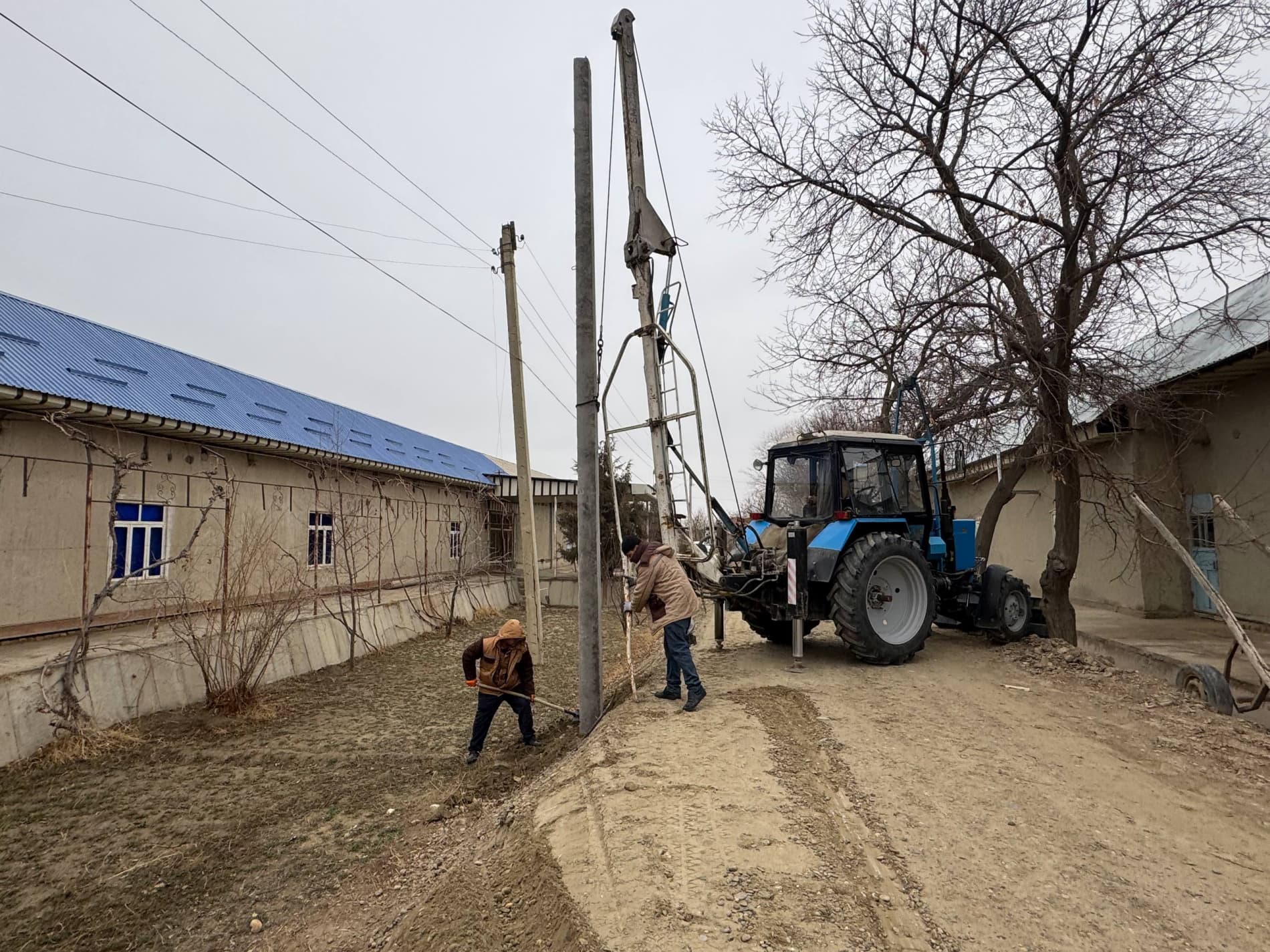Shofirkon: “Joʻshura” va boshqa mahallalarda elektr energiyasi tarmogʻi modernizatsiya qilinmoqda