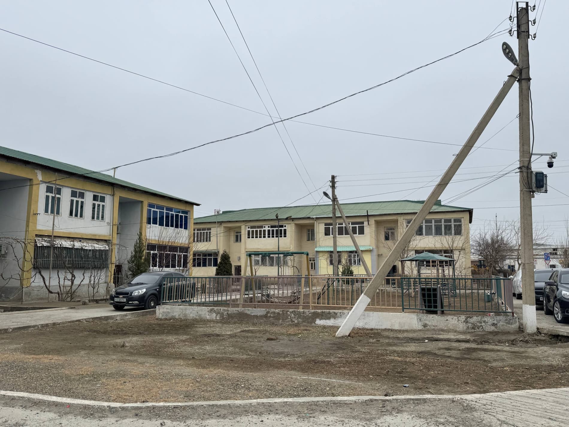 Shofirkon: “Joʻshura” va boshqa mahallalarda elektr energiyasi tarmogʻi modernizatsiya qilinmoqda