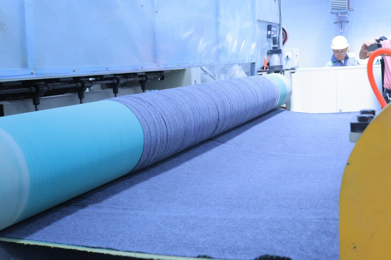 Kogon tumani: xitoylik mutaxassislar koʻmagida “AQUATON” yorligʻi ostida gidroizolyatsiya polietileni tayyorlanmoqda