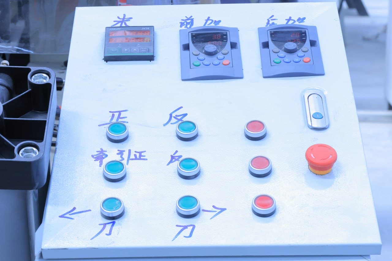 Kogon tumani: xitoylik mutaxassislar koʻmagida “AQUATON” yorligʻi ostida gidroizolyatsiya polietileni tayyorlanmoqda