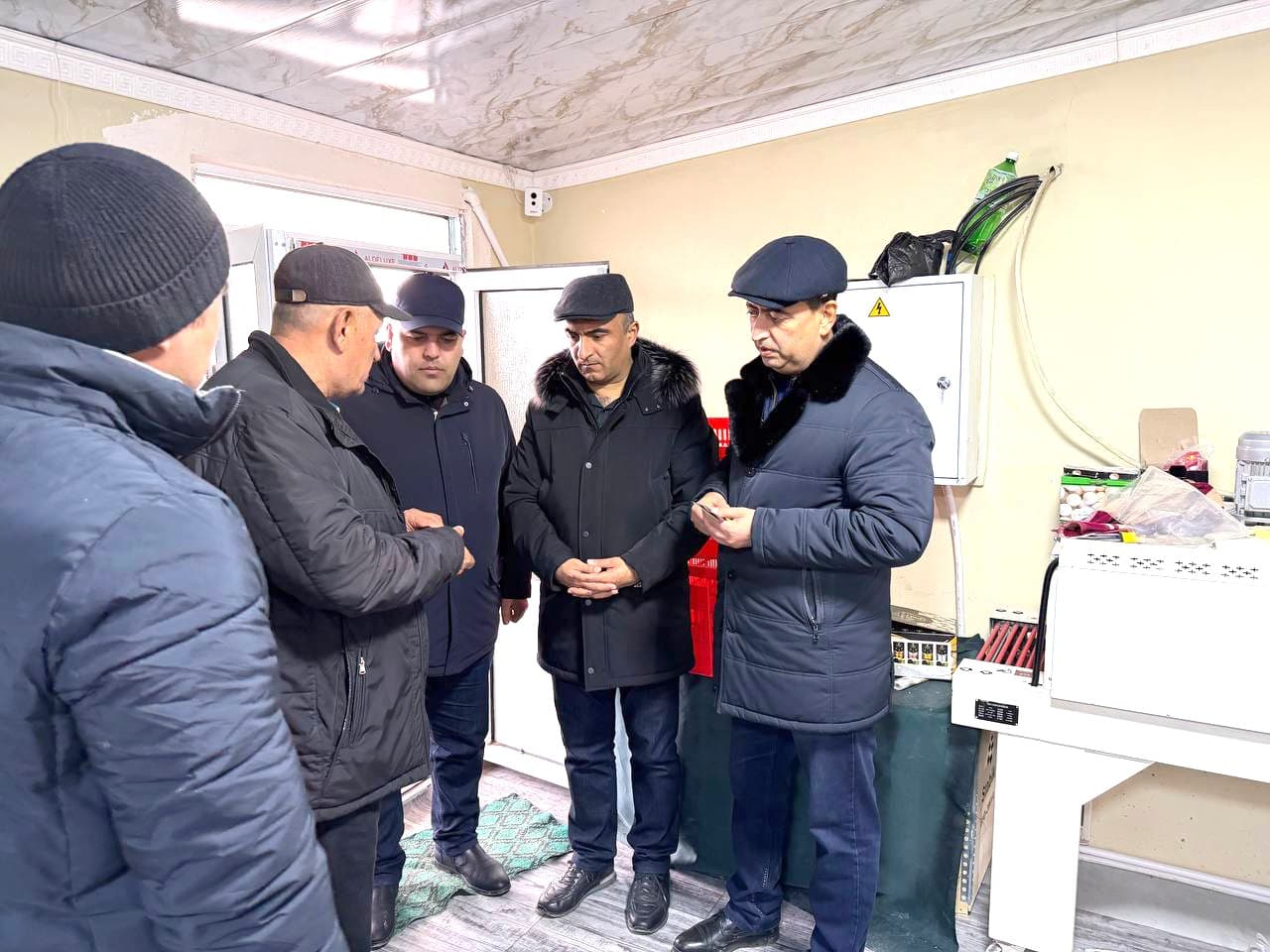 Gʻijduvon: “Tavariyon” mahallasida qurut tayyorlash bir nechta oilaning daromad manbaiga aylangan