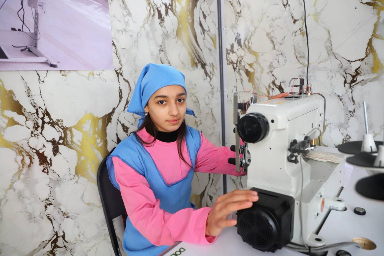 Бухоро тумани: “Маданият работ”да Моҳинур Ҳомидова тикувчилик цехини очди