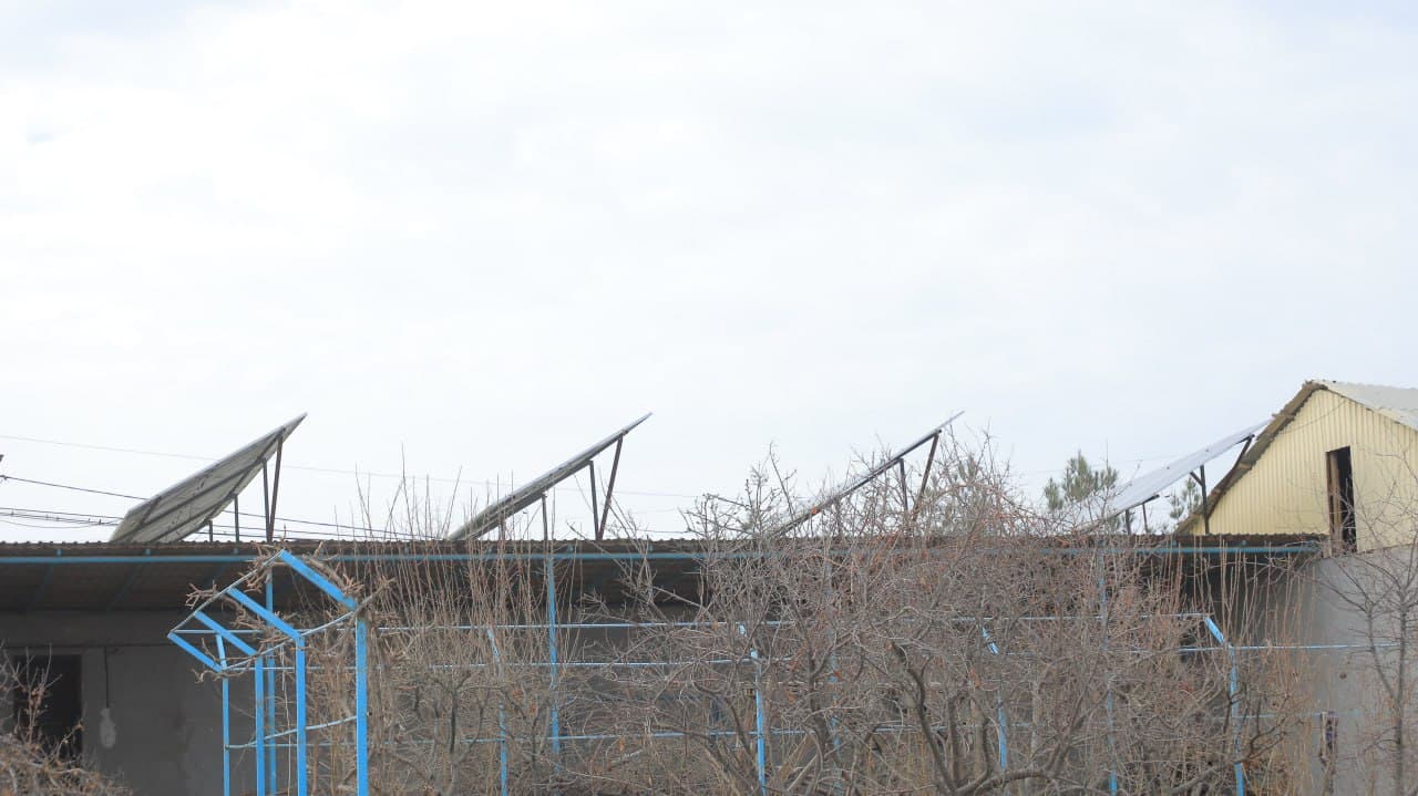 Olot: soyinqorovullik Bobonazar Qulliyev ham xonadoniga quyosh panellarini oʻrnatdi