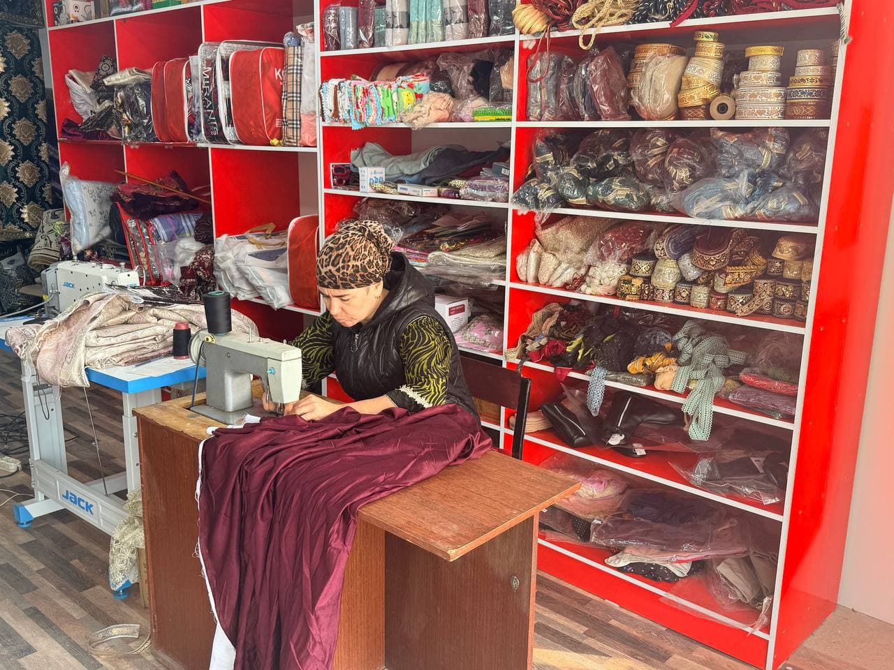 Peshku: Laylo Boboyeva qoʻli ostidagi chevarlar ham oilalariga qoʻshimcha daromad kiritishmoqda