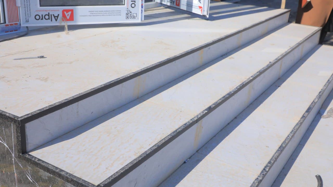 Olot: “Muxtor” mahallasida zamonaviy kutubxona qad rostlamoqda