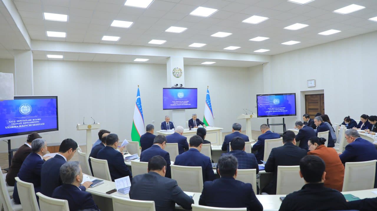 Sessiyada Buxoro viloyatida 2026-yilda ishga tushiriladigan drayver loyihalarining manzilli dasturi koʻrib chiqildi