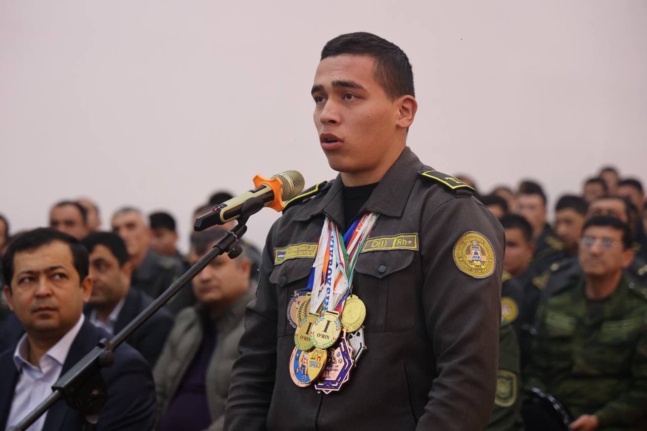 Botir Zaripov harbiy ta'lim fakulteti yoshlari bilan uchrashdi