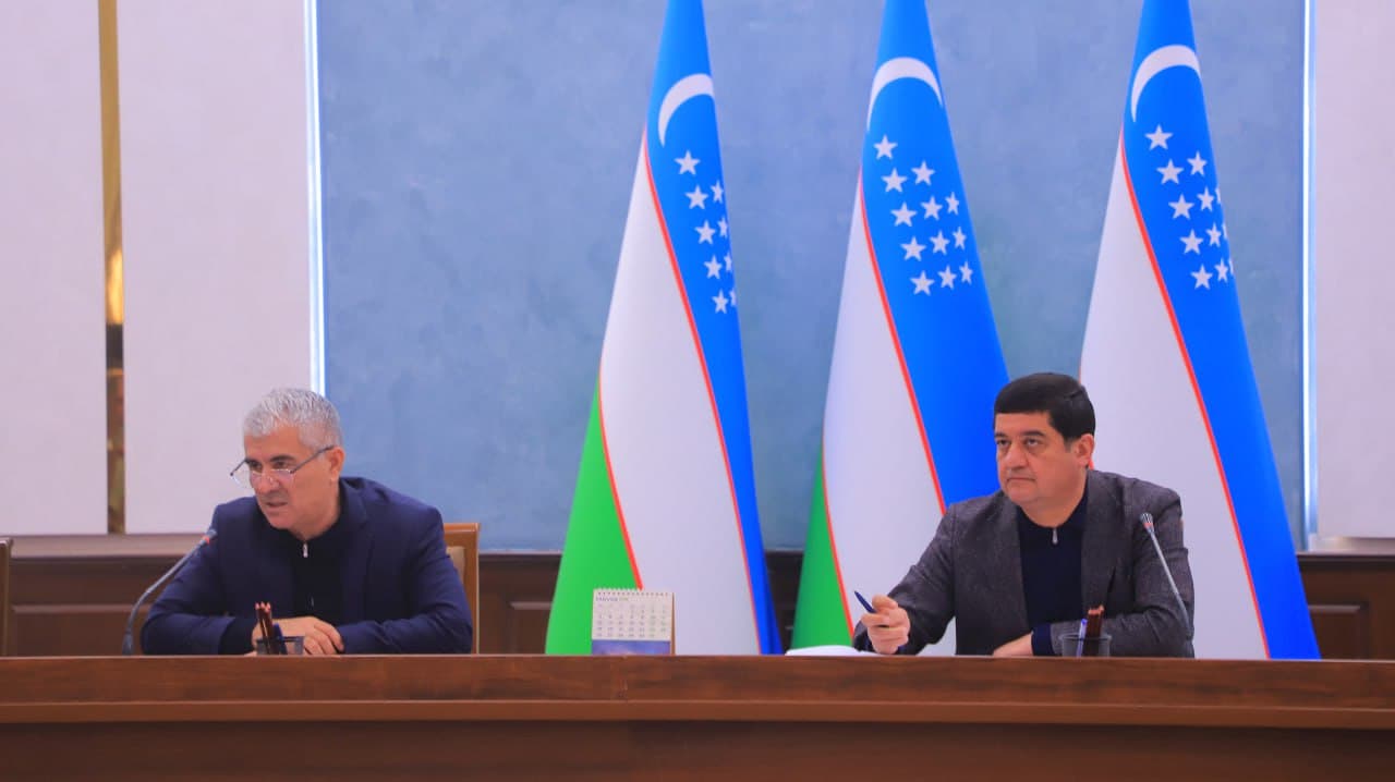 Ботир Зарипов Қоракўл туманидаги “маҳалла еттилиги” тизими аъзолари билан онлайн мулоқот ўтказди: Кун тартибида – инфратузилмани яхшилаш