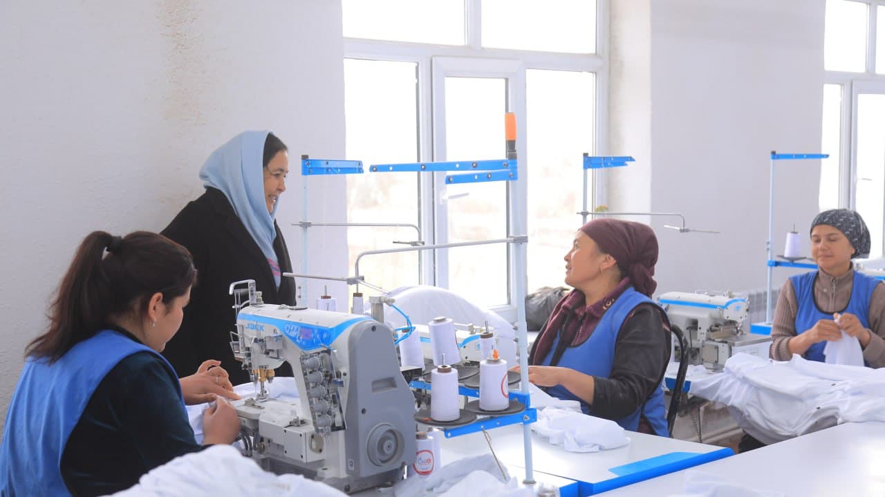 Olot: “Mirza bobo Norov” MCHJda 30 nafardan ortiq xotin-qizlar bandligi ta’minlangan