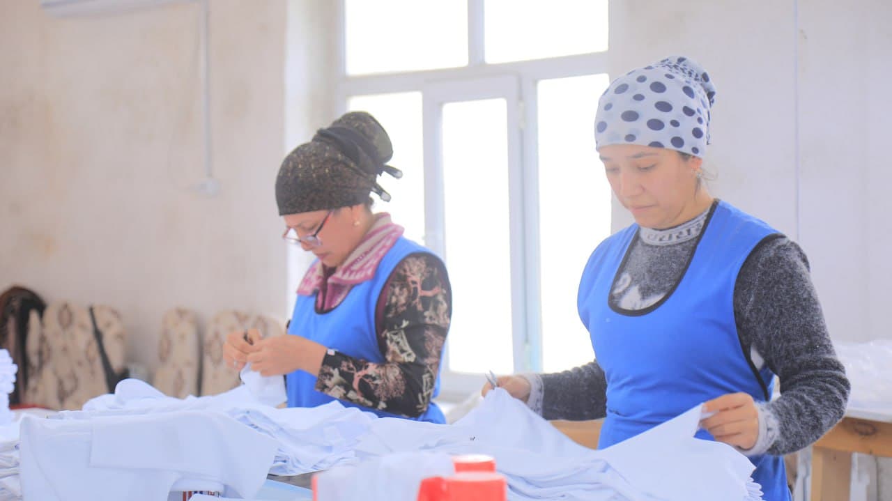 Olot: “Mirza bobo Norov” MCHJda 30 nafardan ortiq xotin-qizlar bandligi ta’minlangan