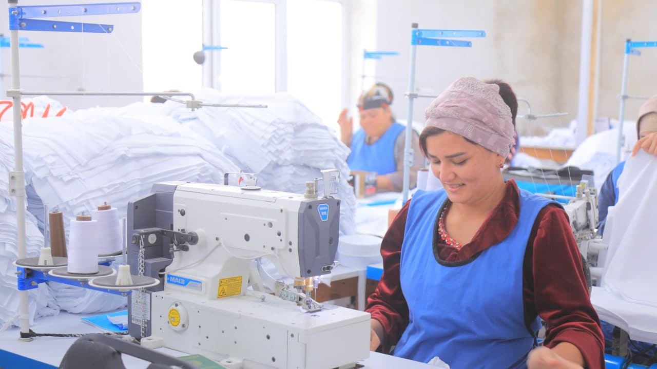 Olot: “Mirza bobo Norov” MCHJda 30 nafardan ortiq xotin-qizlar bandligi ta’minlangan