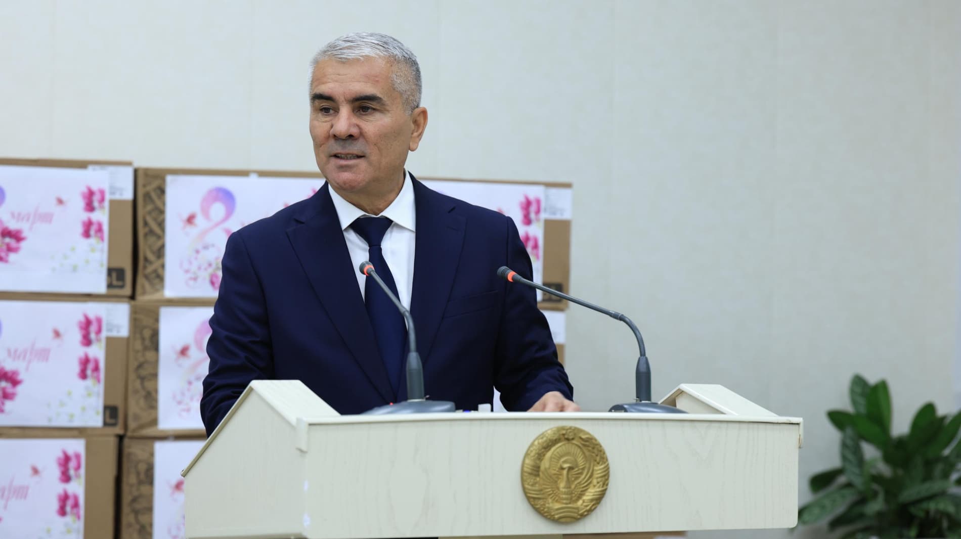 Бухоролик хотин-қизларга давлат мукофотлари ва кўкрак нишонлари топширилди