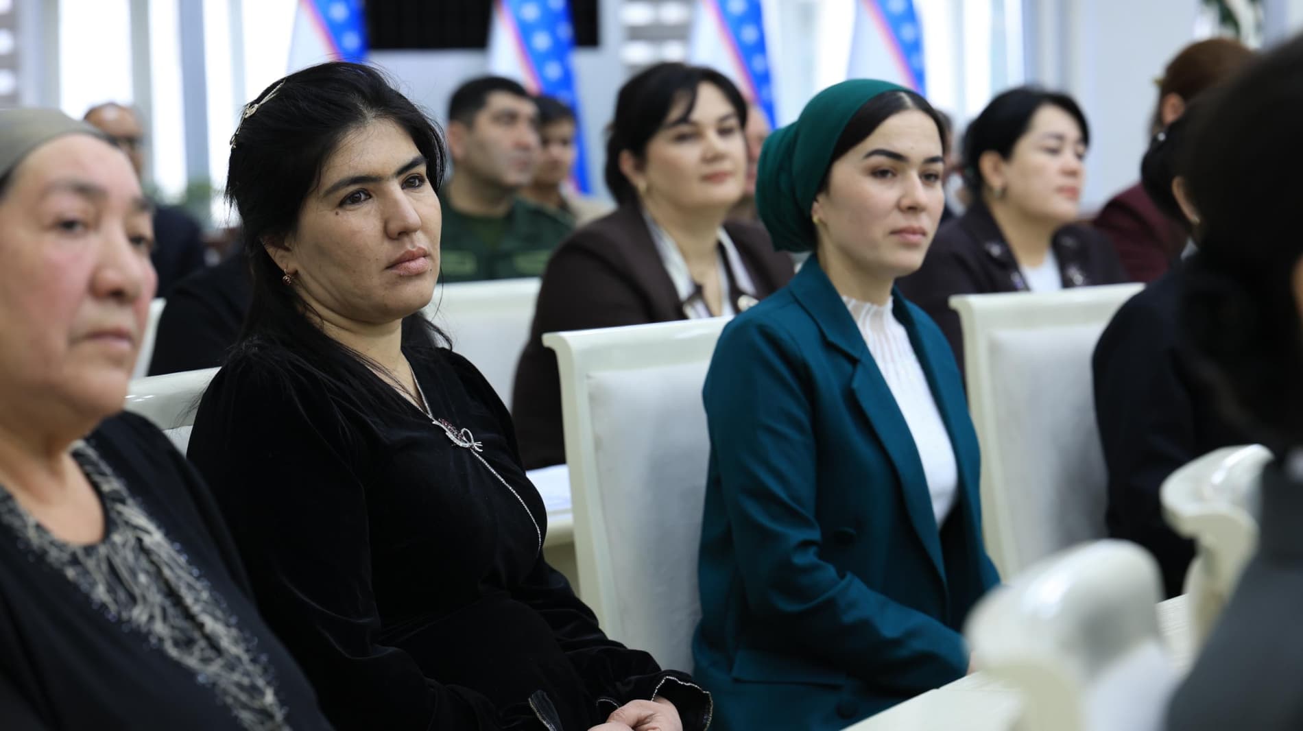 Бухоролик хотин-қизларга давлат мукофотлари ва кўкрак нишонлари топширилди