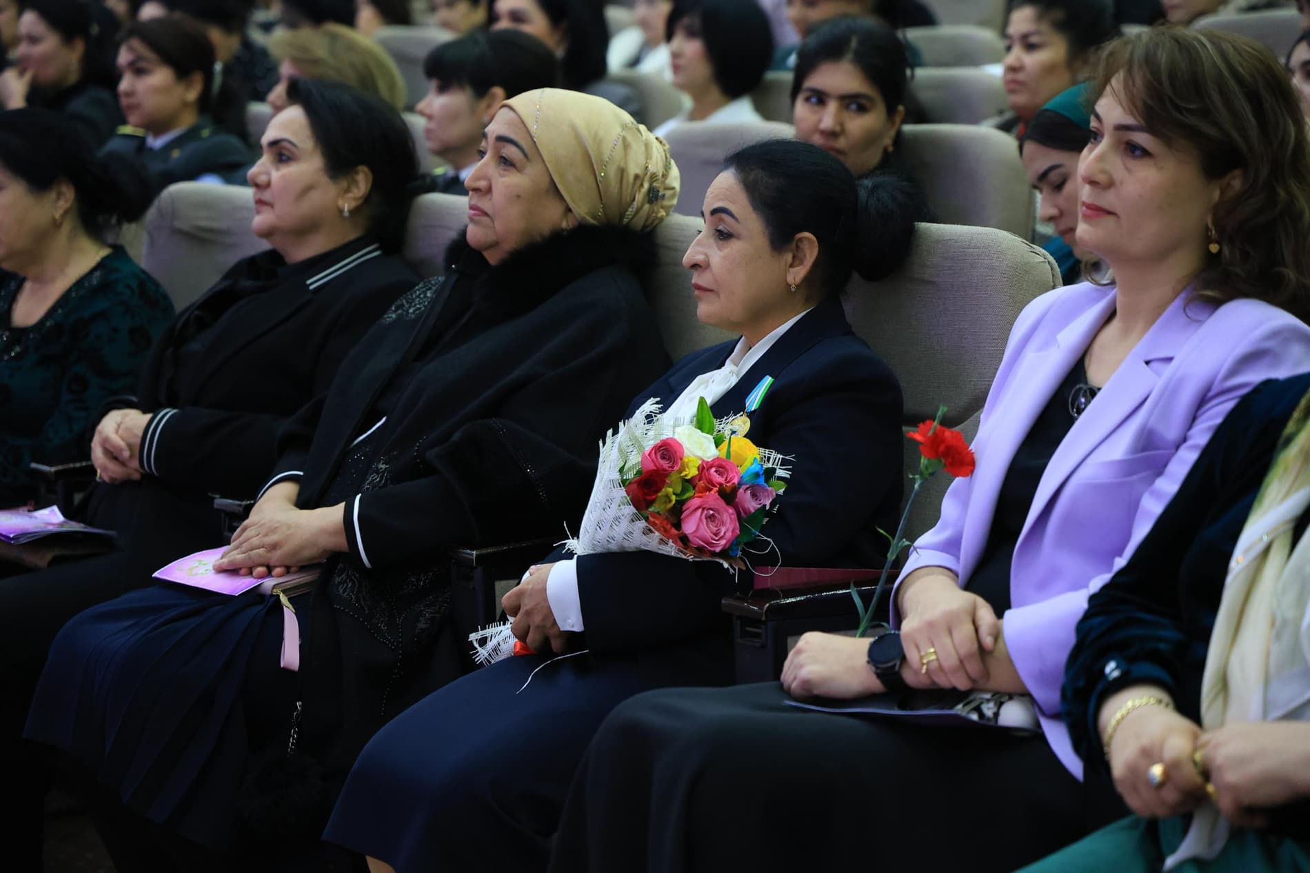 Халқаро хотин-қизлар куни байрами муносабати билан тантанали байрам тадбири ўтказилди