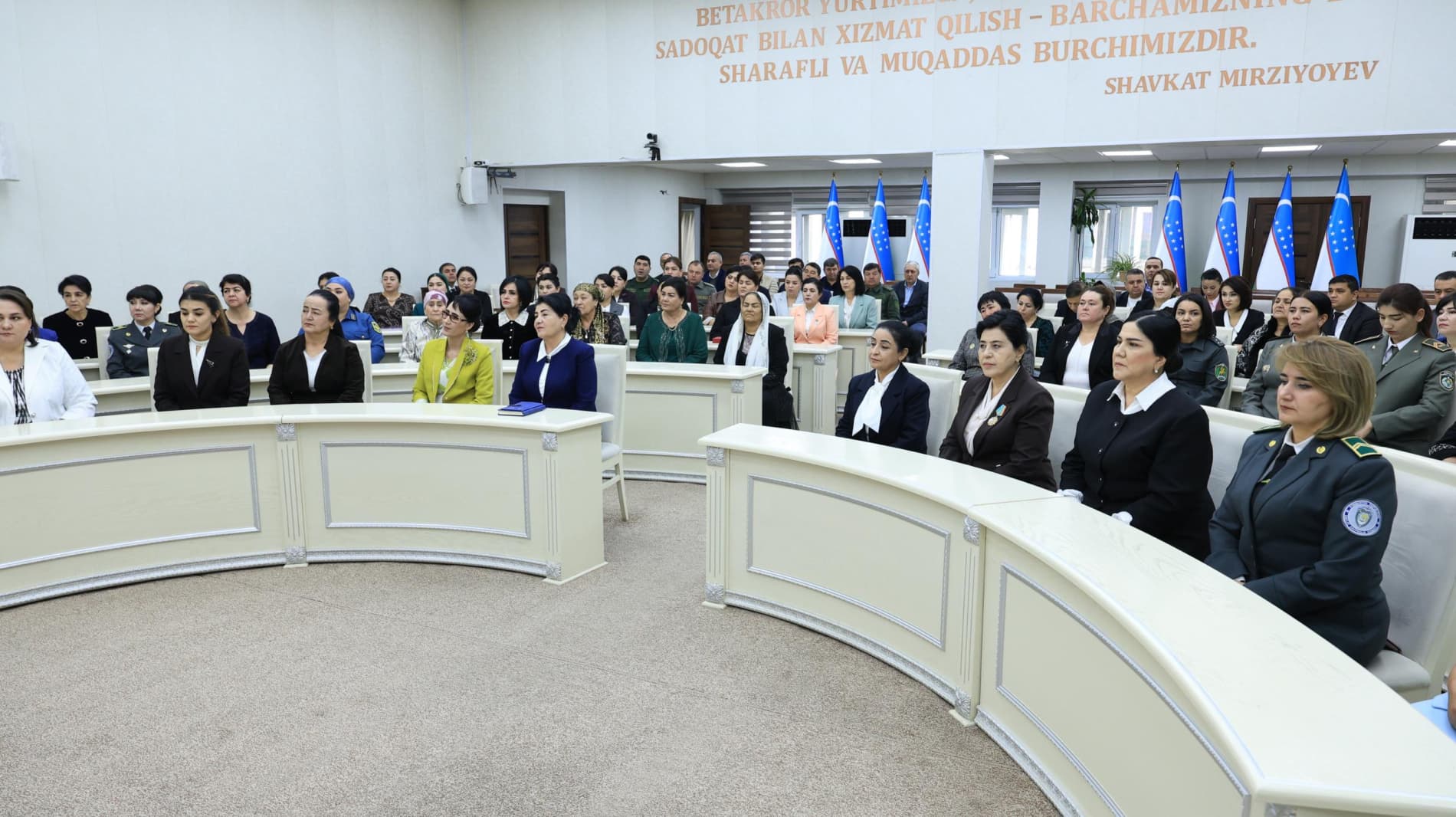 Бухоролик хотин-қизларга давлат мукофотлари ва кўкрак нишонлари топширилди