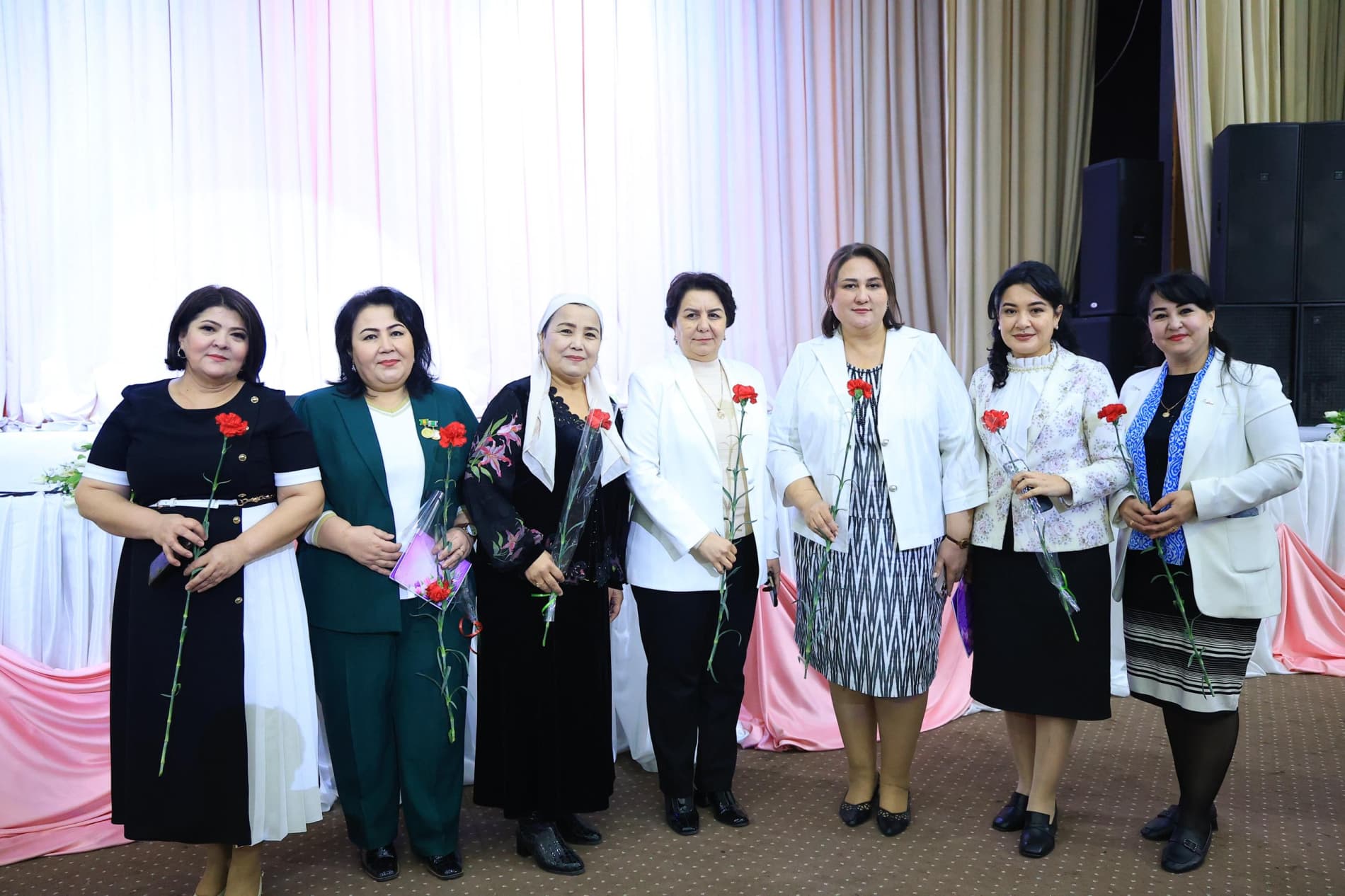 Халқаро хотин-қизлар куни байрами муносабати билан тантанали байрам тадбири ўтказилди