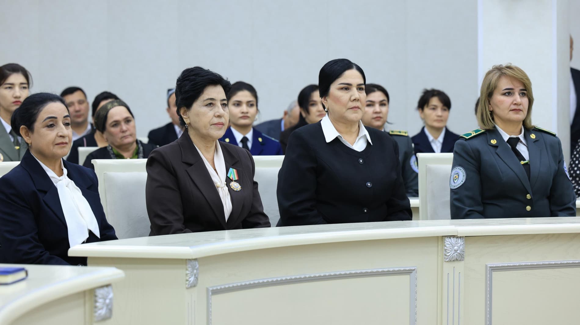 Бухоролик хотин-қизларга давлат мукофотлари ва кўкрак нишонлари топширилди