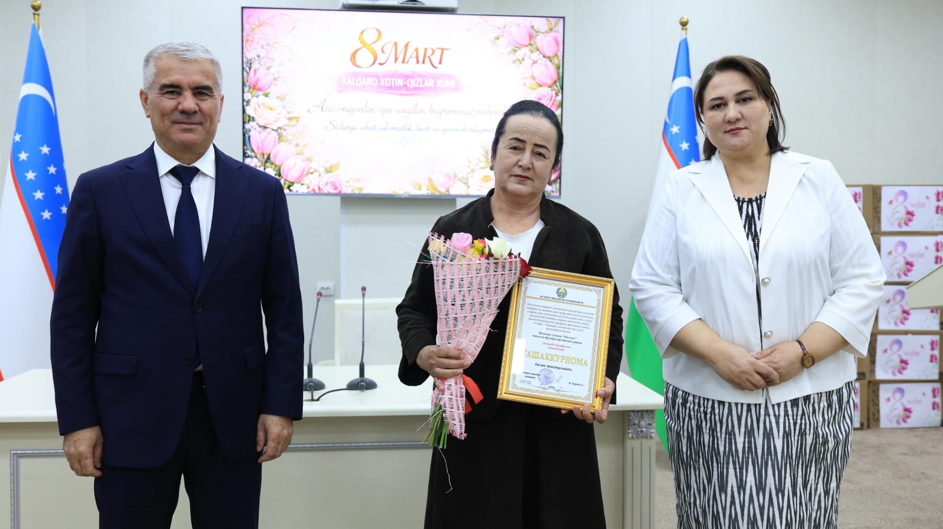 Бухоролик хотин-қизларга давлат мукофотлари ва кўкрак нишонлари топширилди