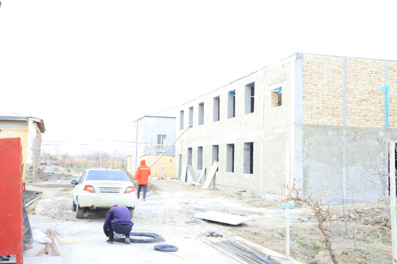 Vobkent: Hajuvon, Soʻfidehqon, Koʻlxatib va boshqa mahallalardagi maktab va bogʻchalarda qurilish-taʼmirlash ishlari avjida