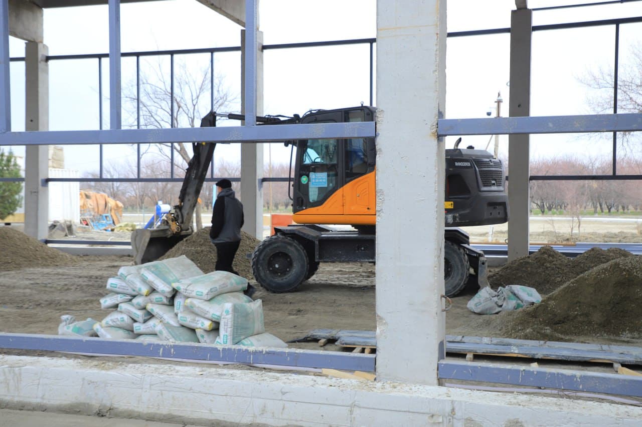 Vobkent: Hajuvon, Soʻfidehqon, Koʻlxatib va boshqa mahallalardagi maktab va bogʻchalarda qurilish-taʼmirlash ishlari avjida