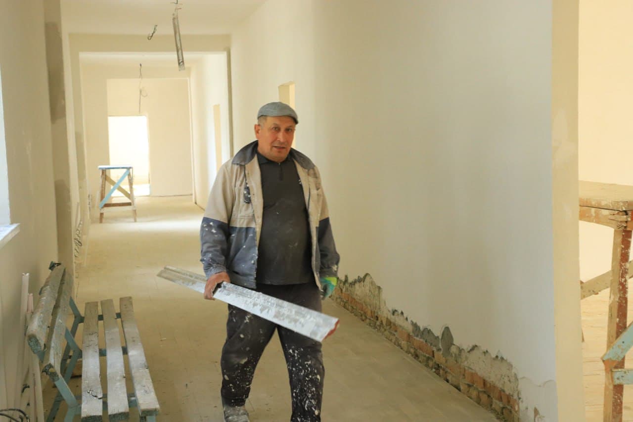 Vobkent: Hajuvon, Soʻfidehqon, Koʻlxatib va boshqa mahallalardagi maktab va bogʻchalarda qurilish-taʼmirlash ishlari avjida