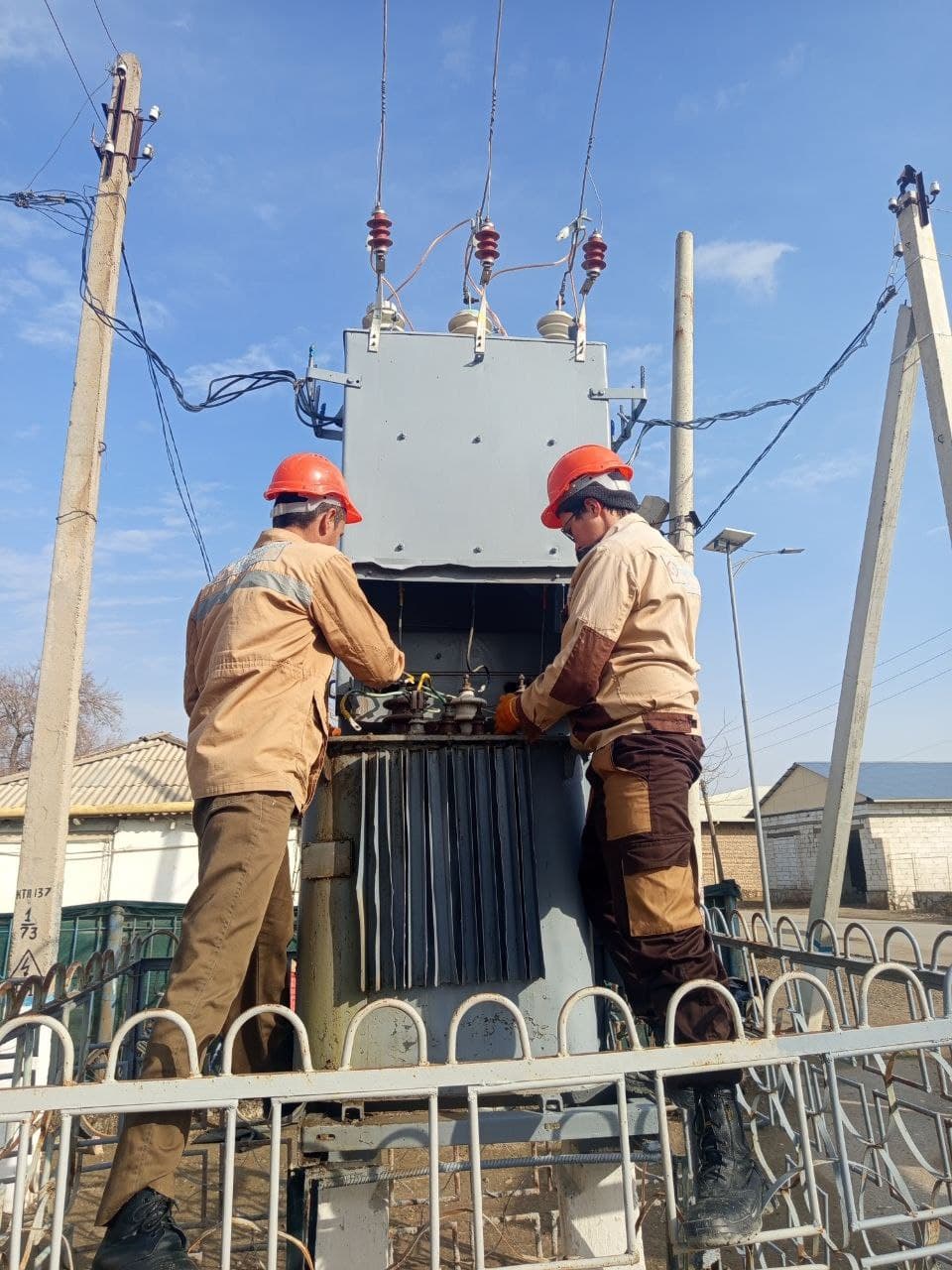 Qorovulbozor: bolalar maydonchalari qurilib, elektr transformatorlari taʼmirlanmoqda