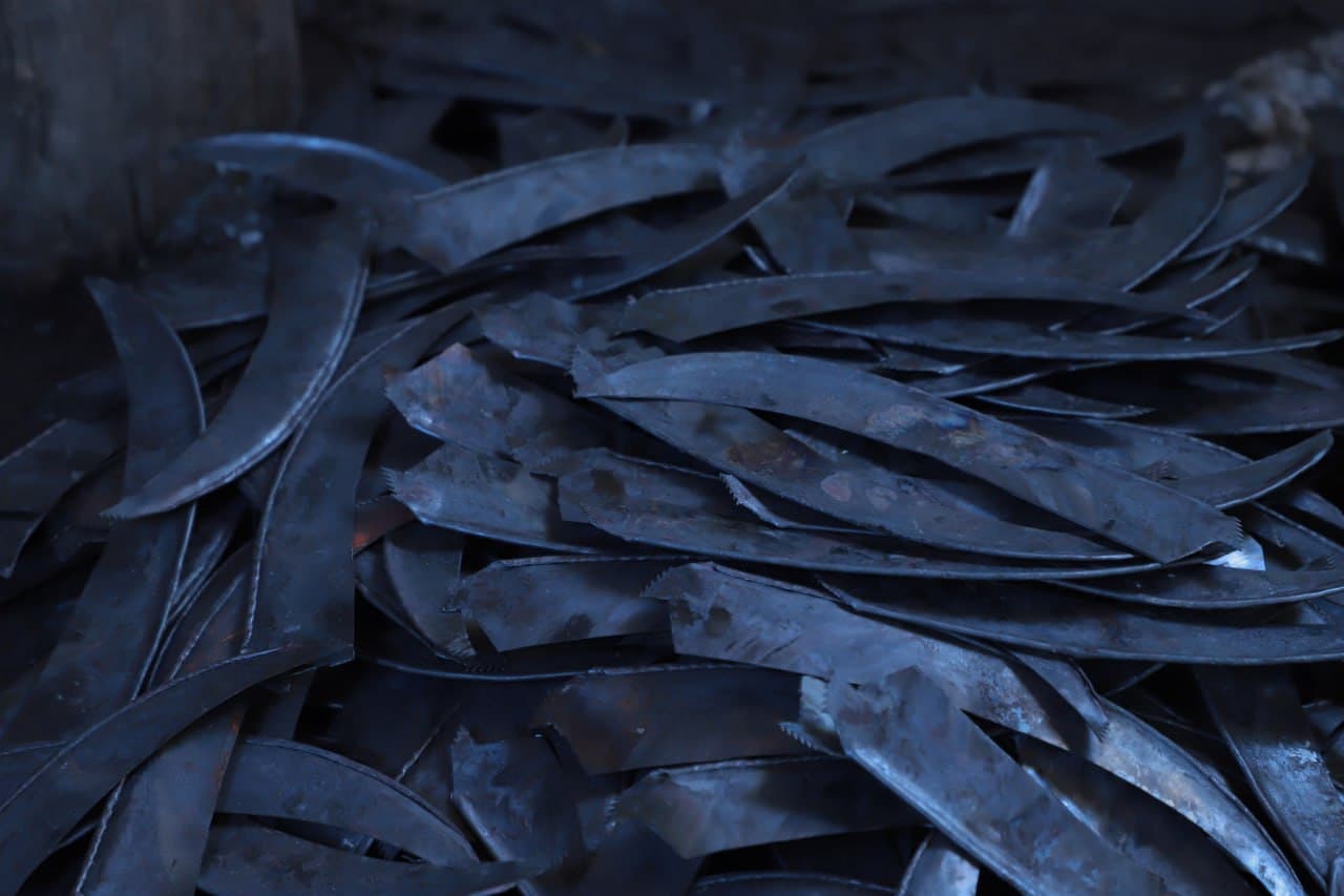 Qorakoʻl: “Temirni qizigʻida bosayotgan” ustaning qoʻli dard koʻrmasin