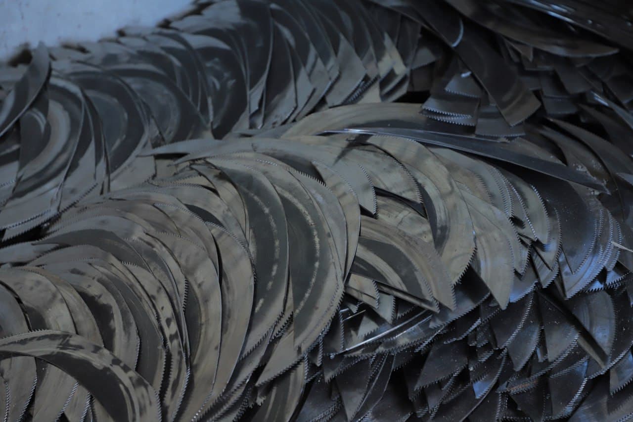 Qorakoʻl: “Temirni qizigʻida bosayotgan” ustaning qoʻli dard koʻrmasin