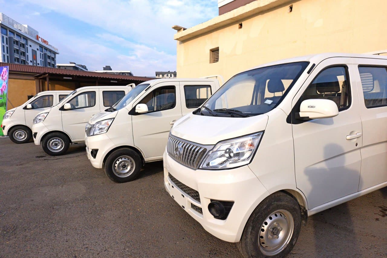 Buxoro hududiy elektr tarmoqlari korxonasiga yangi elektromobillar topshirildi