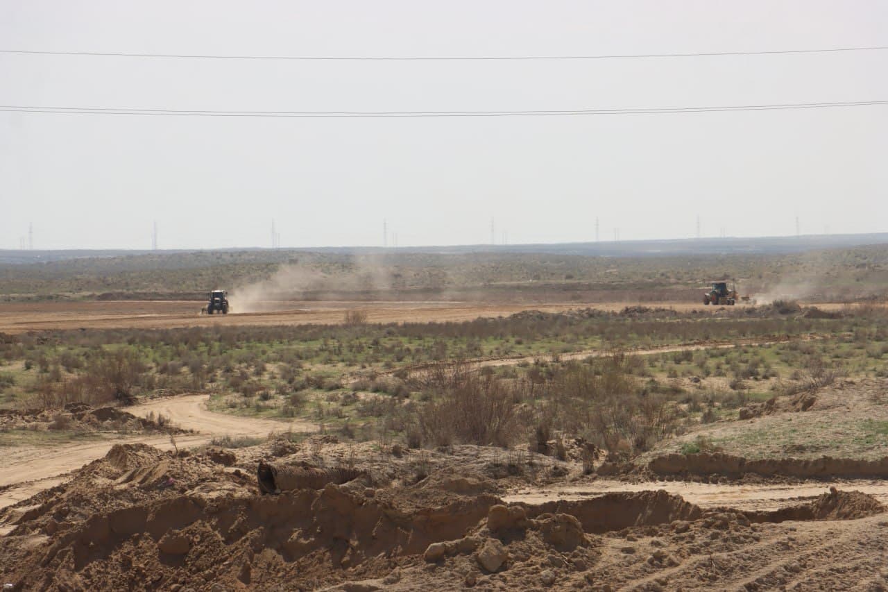 Qorovulbozor: “Ark eko klaster tekstil” MCHJ yangi yer va ariqlar ochish, ekish ishlarini boshlash harakatida