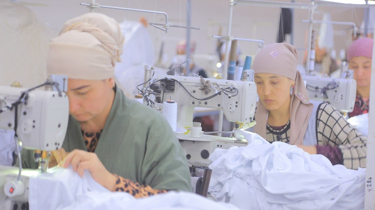 Olot: "Veltonix" MCHJda 100 nafar tikuvchi ayol bandligi taʼminlanmoqda