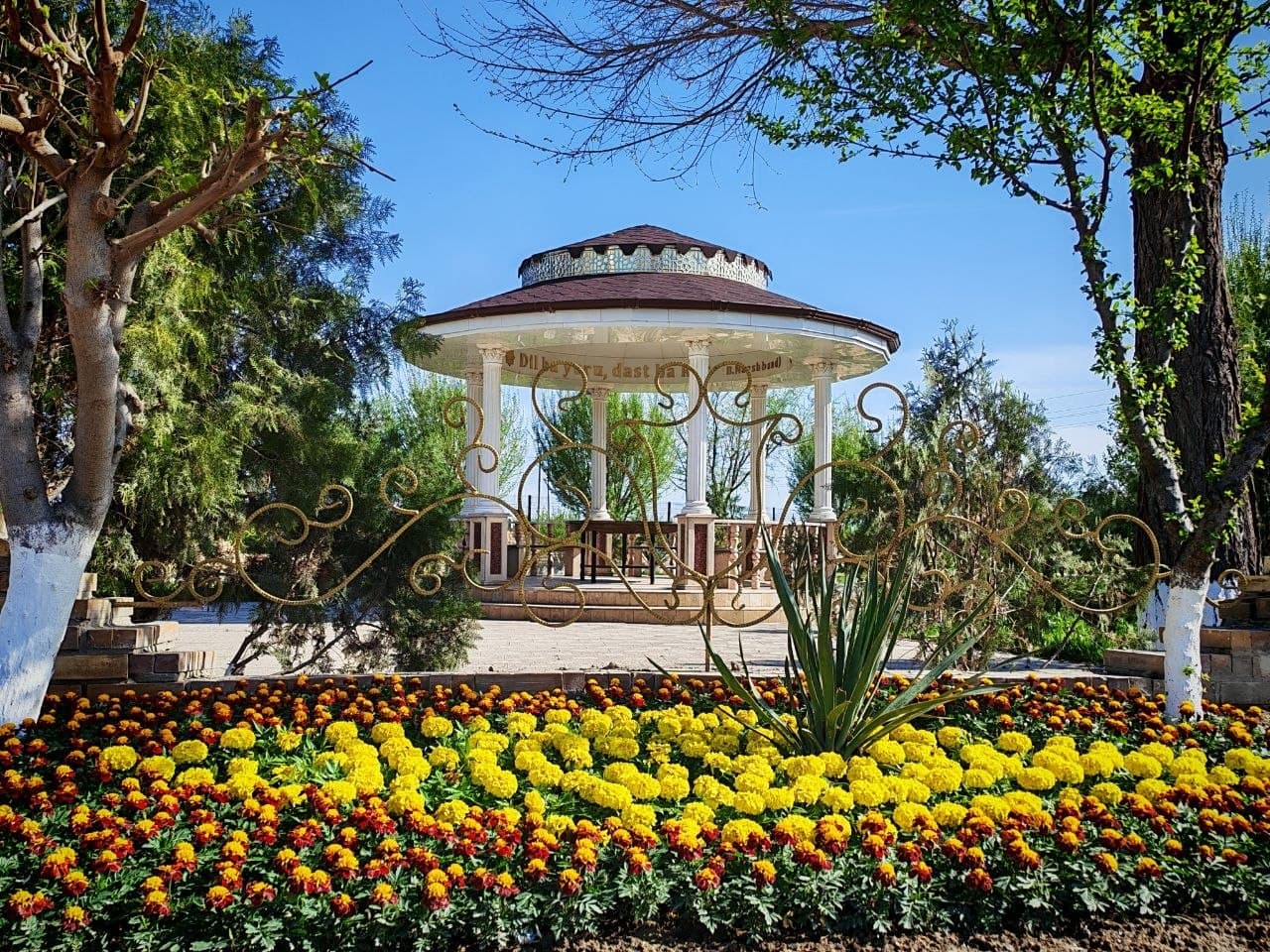 Kogon: temiryoʻlchilar tumani gulga burkanmoqda