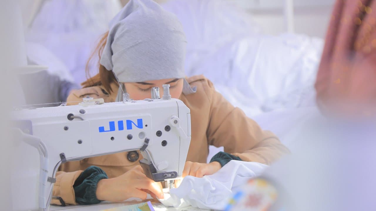 Olot: "Veltonix" MCHJda 100 nafar tikuvchi ayol bandligi taʼminlanmoqda