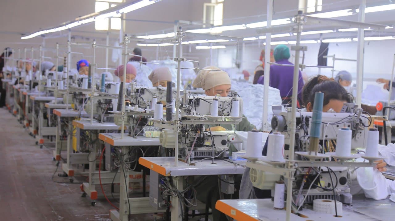 Olot: "Veltonix" MCHJda 100 nafar tikuvchi ayol bandligi taʼminlanmoqda